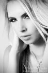 model: Edita B. Make-up + Photo: Anna Tich�