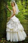 nev�sta u stromu